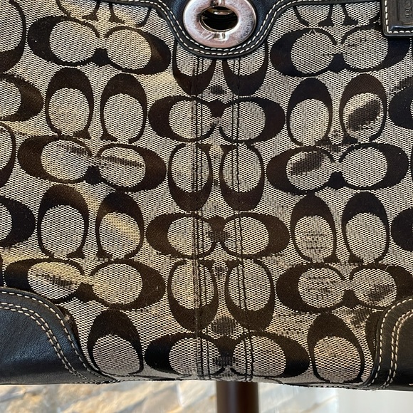 Authentic Coach Purse - Picture 4 of 9